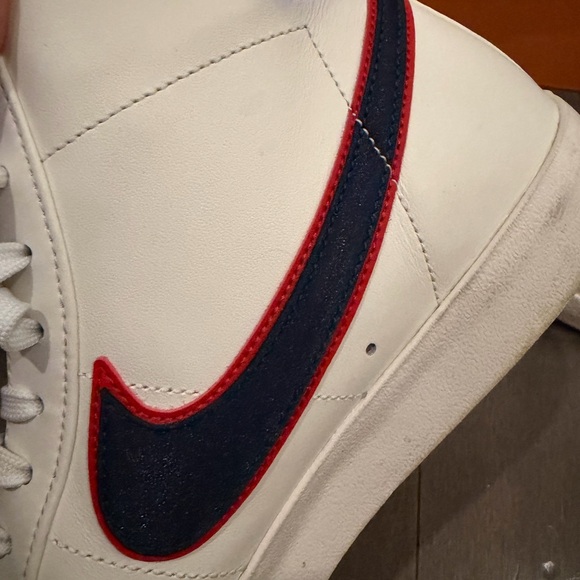 Nike Blazer Mid '77 Vintage in Red & Navy - Picture 14 of 16